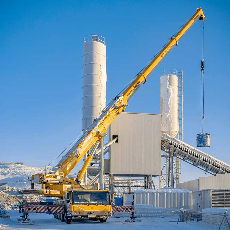 LIEBHERR 200 tons assembles a concrete plant